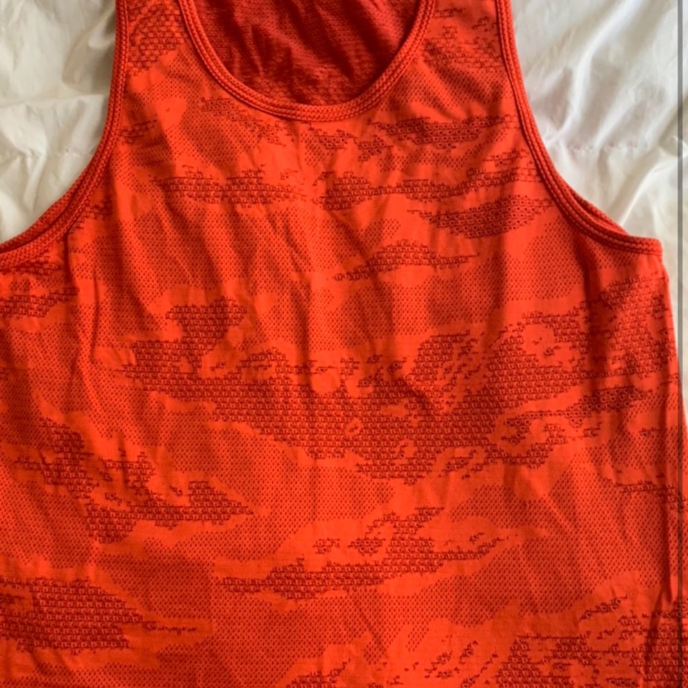 Lululemon metal vent tank orange camo size medium